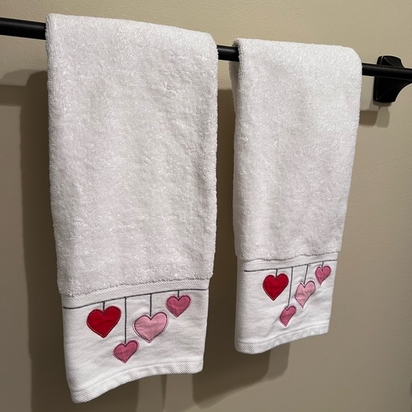 Truly Lou Bath Truly Lou Hanging Hearts Hand Towels Set Of Two
